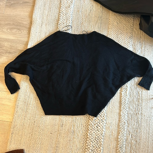 Black boat neck sweater. Ribbed size Large - Picture 1 of 1